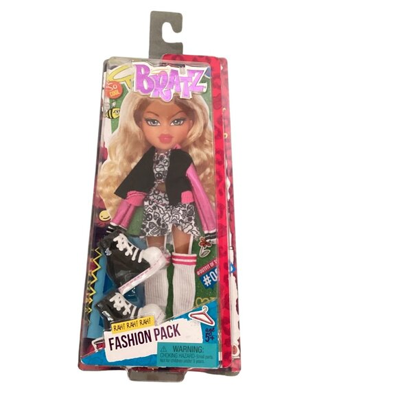 Bratz Doll Set Includes Yasmin Music Festival Vibes & Fashion Pack Accessories - Picture 5 of 10